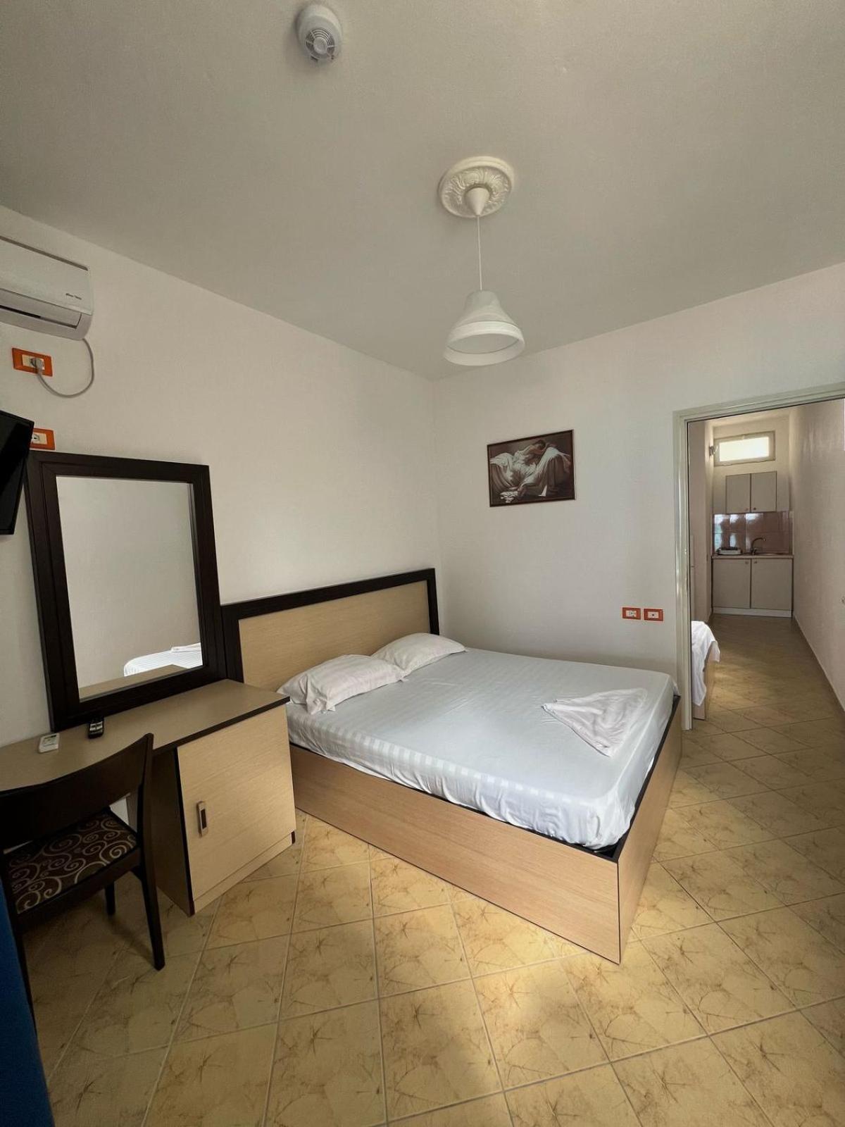 Hotel Jonufra Kaninë Kültér fotó