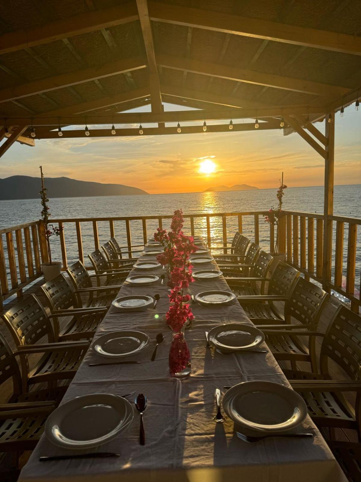 Hotel Jonufra Kaninë Kültér fotó